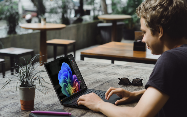 Lenovo ra mắt bộ đôi laptop Yoga Slim 7x và ThinkPad T14s Gen 6 cải tiến AI