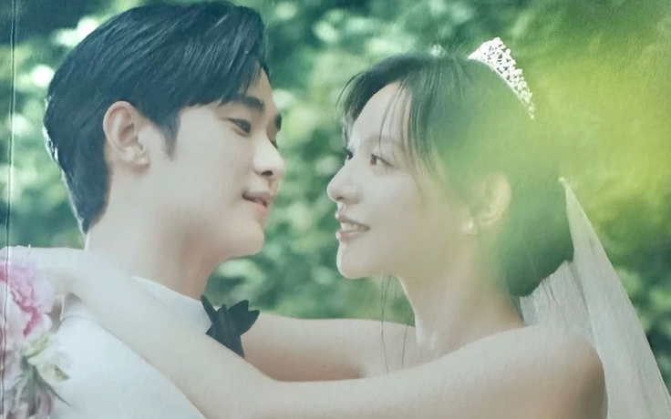 Ảnh cưới chưa từng công bố của Kim Soo Hyun và Kim Ji Won trong 'Nữ hoàng nước mắt'