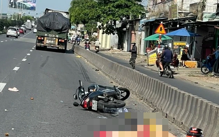 Chạy xe máy vào làn ô tô trên quốc lộ 51, hai người tử vong