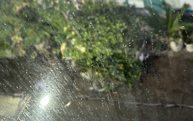 Sáng sớm nay TP.HCM có mưa, nắng nóng hạ nhiệt