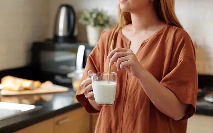 Uống sữa lúc nào là tốt nhất để ngừa đau tim, đột quỵ?