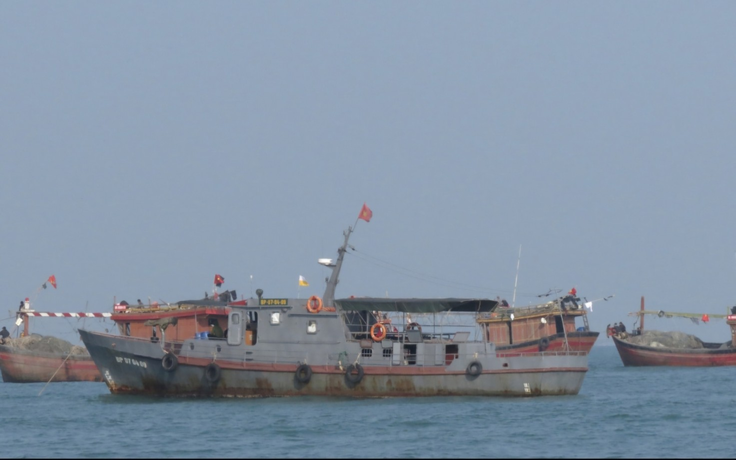 Quảng Bình: 4 tàu cá bị chìm, nhiều ngư dân mất tích