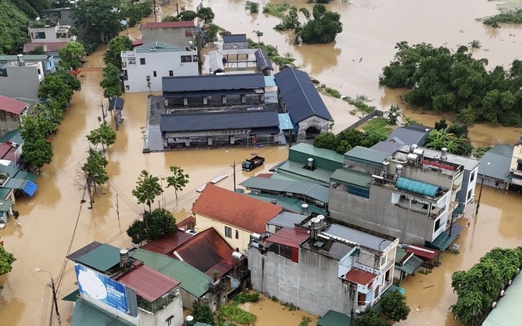 Lũ sông Lô vượt báo động 3, TP.Hà Giang 'chìm' trong biển nước