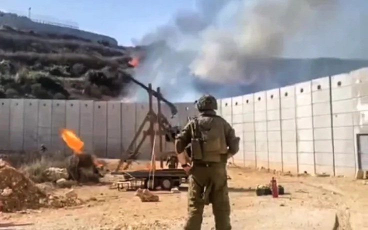 Israel dùng máy bắn đá thời Trung cổ phóng đạn lửa vào Li Băng