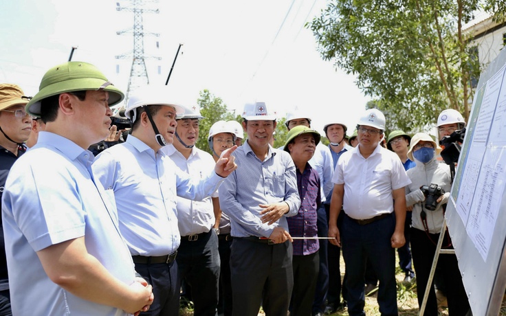 Bộ trưởng Bộ Công thương đến 'chảo lửa' thi công đường dây 500kV mạch 3