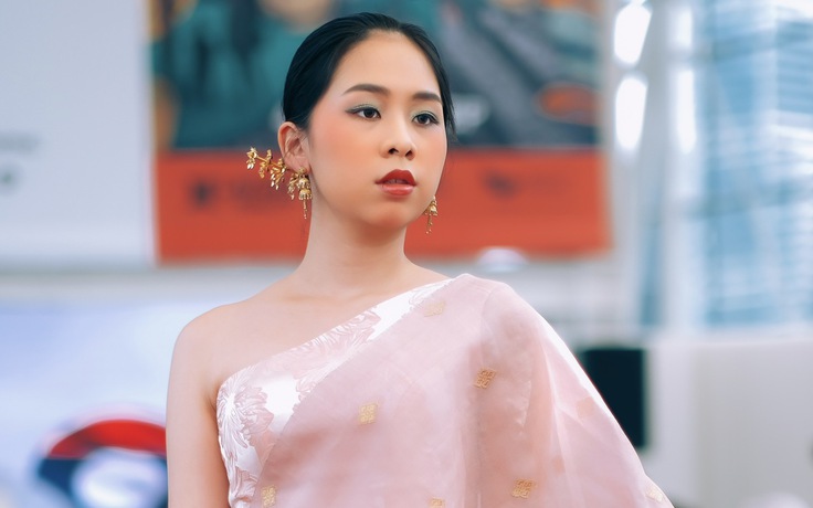 Mẫu teen Việt 17 tuổi gây sốt tại Tuần lễ Thời trang Quốc tế ASEAN