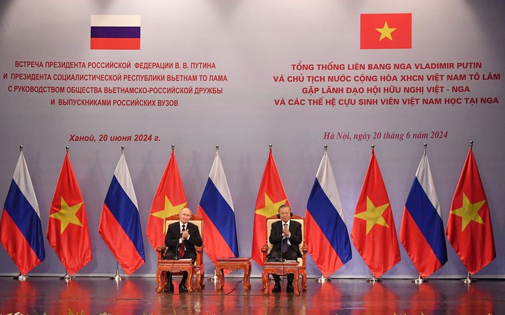 Tổng thống Putin gặp gỡ các thế hệ cựu sinh viên Việt Nam tại Nga