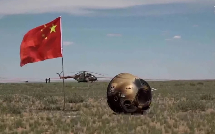 Tàu Trung Quốc mang mẫu vật từ vùng tối mặt trăng về đến trái đất