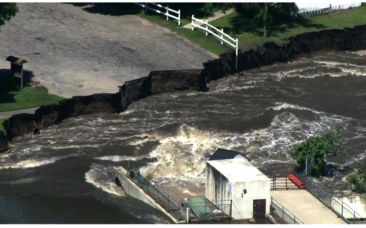 Đập nước sắp vỡ vì lũ lớn, tiểu bang Mỹ trong tình trạng báo động
