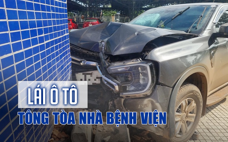 Bệnh nhân bất ngờ lái ô tô tông vào tòa nhà bệnh viện ở Bình Phước