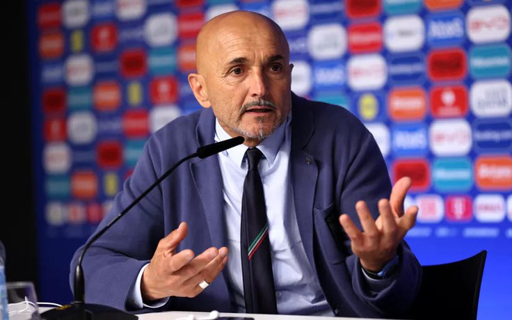Đội tuyển Ý ‘vượt ải khó’, HLV Spalletti từ cáu giận chuyển sang làm lành với phóng viên