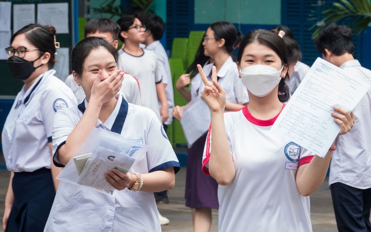 Thi toán xong, thí sinh TP.HCM cười 'tươi như tưới' dù có câu chưa bao giờ gặp