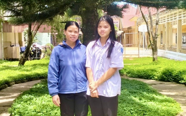 Mẹ và con cùng thi tốt nghiệp THPT tại một điểm trường