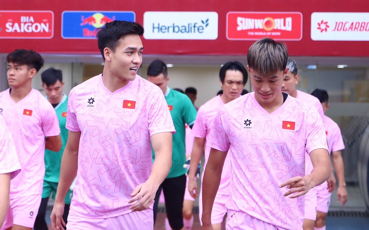 HLV Kim Sang-sik gạch tên 4 cầu thủ đấu Philippines, gây ngạc nhiên lớn vì trong đó có…