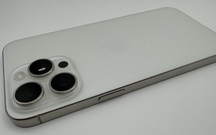 Nguyên mẫu iPhone 15 Pro Max hiếm có xuất hiện