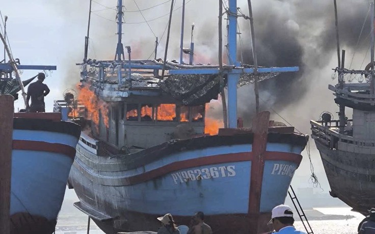 Cháy tàu cá, ngư dân thiệt hại hơn nửa tỉ đồng