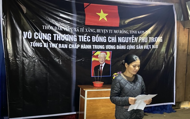 Đồng bào Xơ Đăng tiễn đưa Tổng Bí thư Nguyễn Phú Trọng