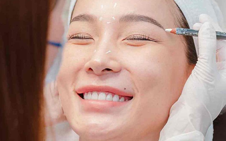 Hiệu ứng gây sốt làm đẹp từ bão mạng với Jelly Roll Botox liệu có an toàn?