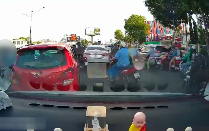 Xác minh đoạn phim tài xế xe công nghệ đánh người phụ nữ chạy xe máy