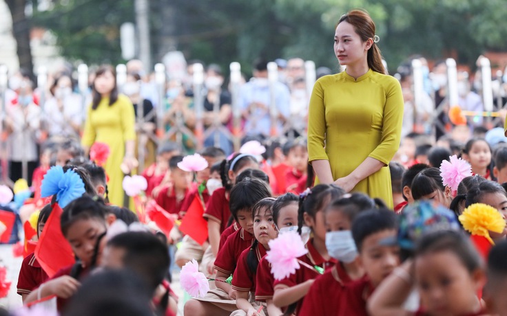 Bộ Chính trị yêu cầu thực hiện chủ trương 'lương nhà giáo cao nhất'