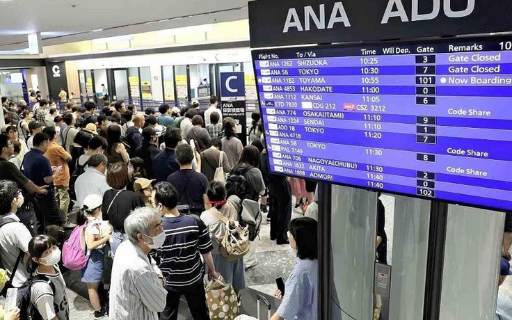 Hàng trăm chuyến bay bị hoãn, hủy vì một chiếc kéo thất lạc