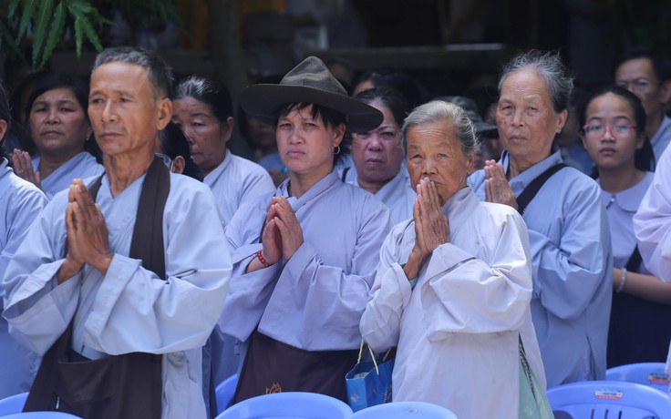 Cầu siêu nạn nhân tai nạn giao thông: Tưởng nhớ người mất, kêu gọi nâng cao ý thức an toàn