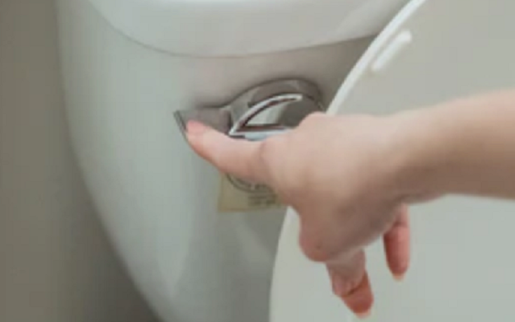 Vào toilet một lúc mới tiểu được, cảnh báo bệnh gì?