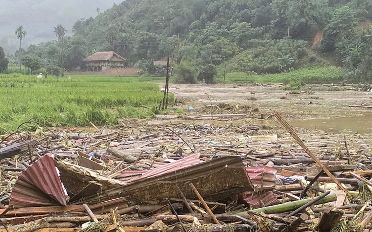 Lũ quét vùi lấp cả thôn Làng Nủ Lào Cai, người thân phương xa mong ngóng tin tức