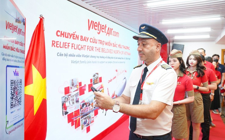 Người Vietjet hướng về miền Bắc yêu thương