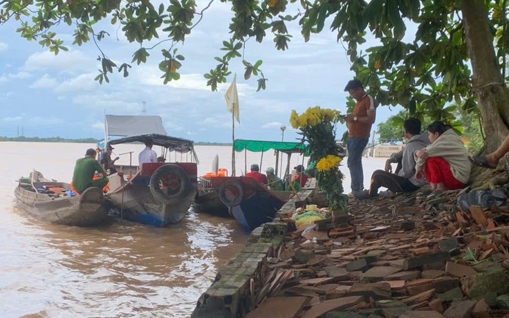 Tìm thấy thi thể bé trai 12 tuổi đuối nước trên sông Cổ Chiên