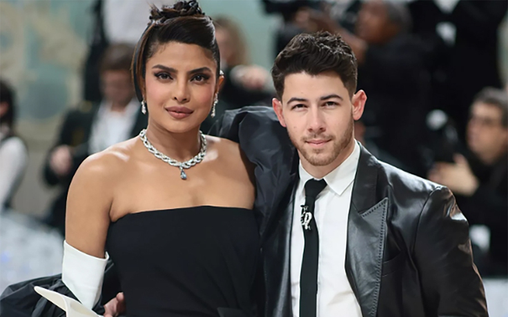 Hoa hậu Thế giới Priyanka Chopra tiết lộ chồng trẻ từng xem cô đăng quang năm 8 tuổi