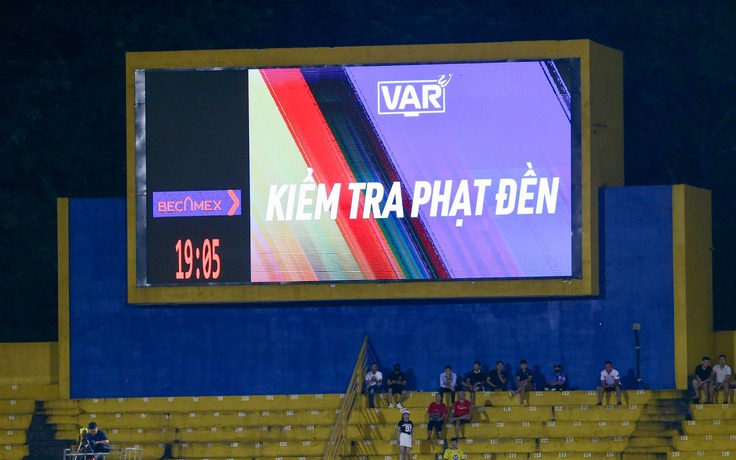 Có ‘anh’ VAR: Các trận V-League phía nam hồi hộp, kịch tính như phim hành động