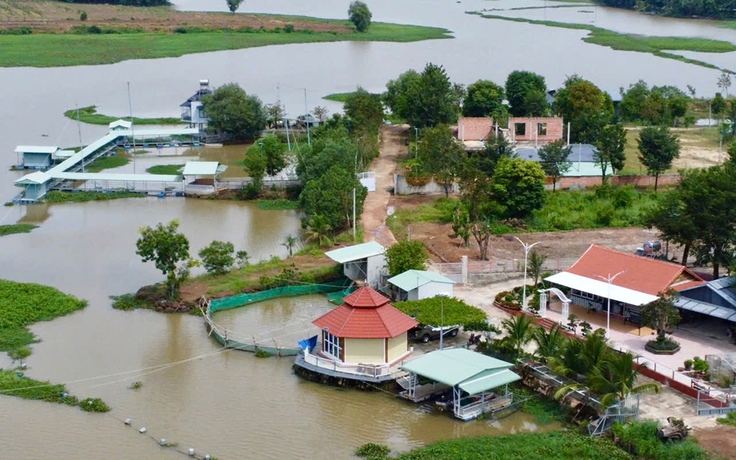 Ồ ạt 'xẻ thịt' lòng hồ, xây dựng trái phép: Chính quyền phải cưỡng chế, di dời công trình vi phạm