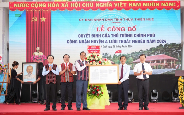 Thừa Thiên - Huế: H.A Lưới công bố thoát nghèo