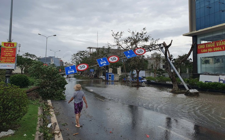 Dân Hải Phòng đổ đến các siêu thị để...sạc điện thoại