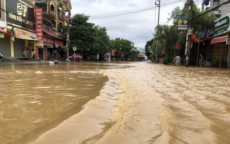 Lũ sông Cầu lớn nhất 65 năm, Thái Nguyên nhắn tin cảnh báo người dân ứng phó