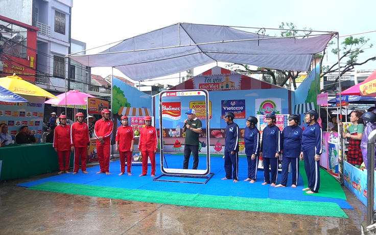 Cùng Quang Thắng cười nghiêng ngả tại chợ Tam Kỳ