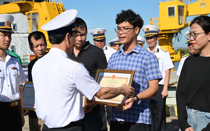 Vùng 2 Hải quân hoàn thành hành trình gieo mùa xuân trên biển cả