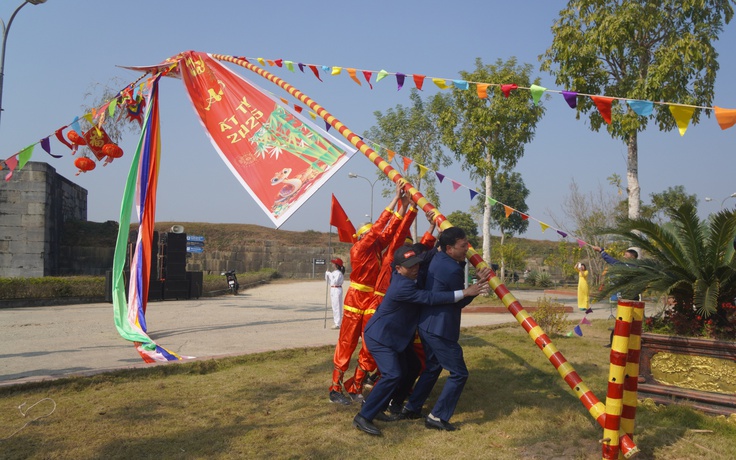 Thượng nêu đón Tết ở di sản thế giới Thành nhà Hồ