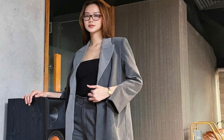 Blazer tối màu 'hack dáng' tối đa cho nàng xuống phố