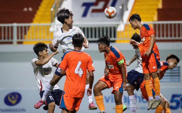 Trường ĐH Sư phạm TDTT TP.HCM 3-0 Trường CĐ Bách khoa Sài Gòn: Lách cửa hẹp đi tiếp