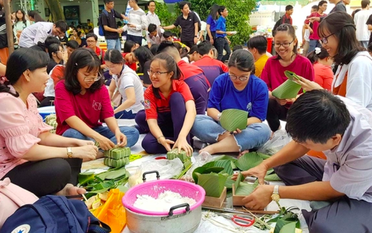 Vì sao thưởng tết mỗi trường đại học khác nhau?