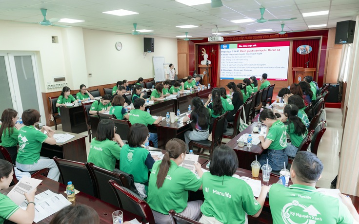 Tư vấn viên bảo hiểm Manulife được đào tạo kiến thức sức khỏe cộng đồng