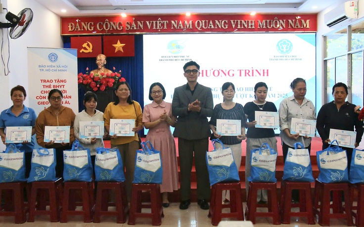TP.HCM tặng hơn 400 thẻ bảo hiểm y tế cho phụ nữ vượt khó