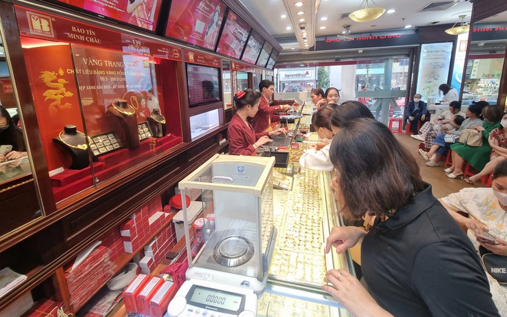 Giá vàng hôm nay 12.10.2025: Bỏ độc quyền vàng miếng, chênh lệch mua bán vẫn 3 triệu