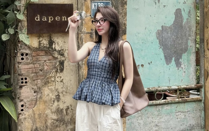 Áo bí phồng tôn lên đôi vai trần, chinh phục mọi ánh nhìn