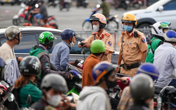 CSGT TP.HCM tiếp tục phạt 571 người vi phạm nồng độ cồn ngày thứ 2 ra quân