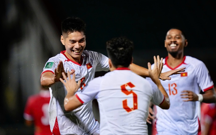 Phung phí hàng tá cơ hội, Việt Nam chỉ thắng nổi Nepal nhờ bàn phản lưới nhà của đối phương