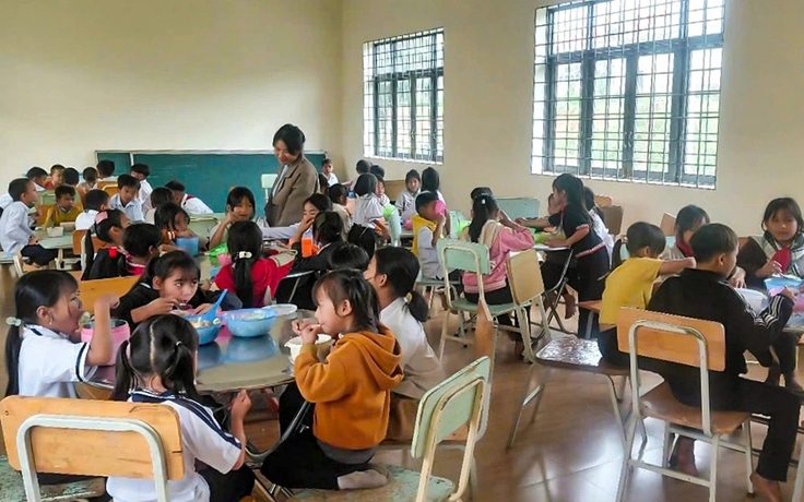 Bữa cơm trưa miễn phí ở lưng chừng núi