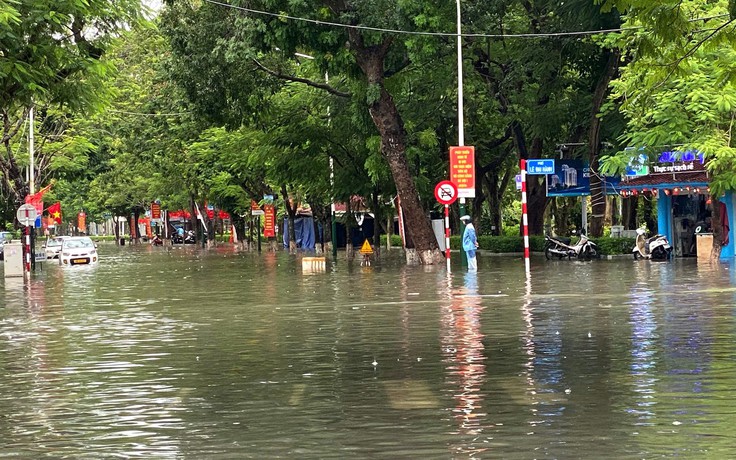 Hải Phòng ngập lụt diện rộng do mưa lớn và triều cường